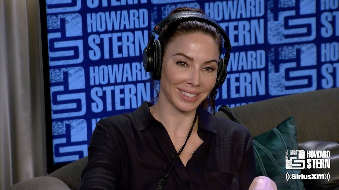 Whitney Cummings Reveals Why She Quit “Roseanne”