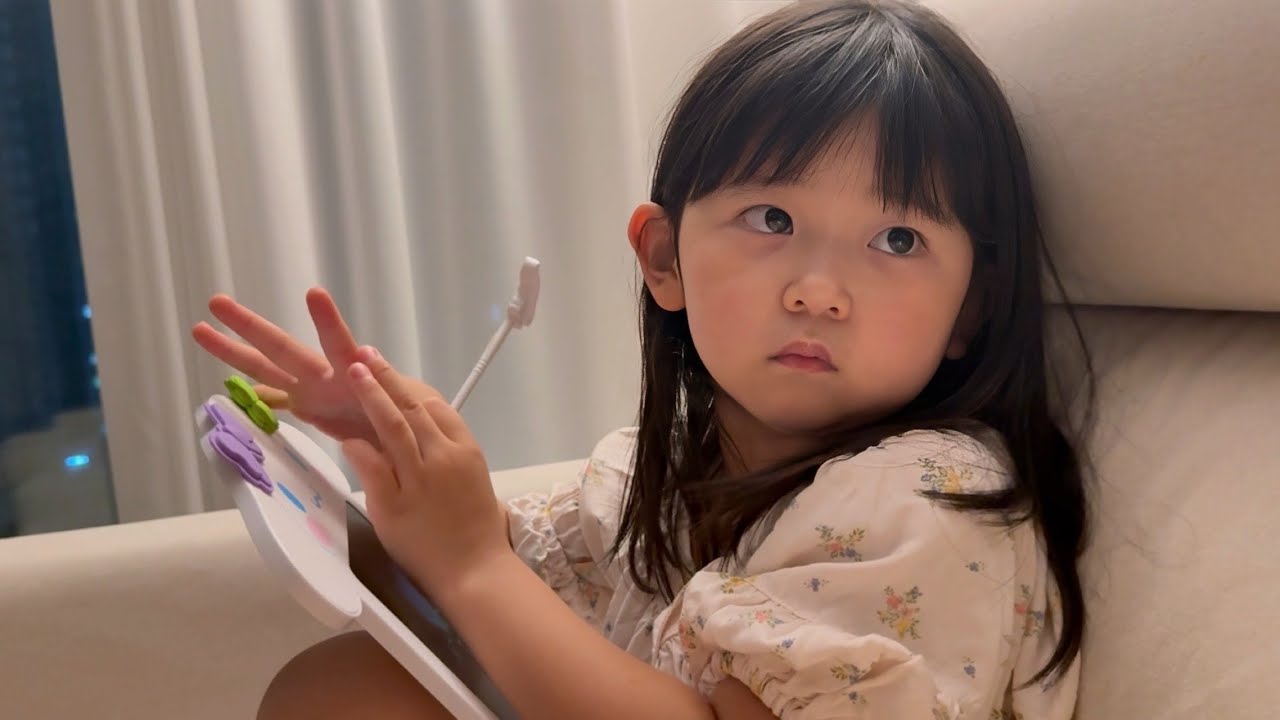 엄마한테 뽀뽀하려다가 이상한걸 발견한 도아ㅣ병원다녀옴🏥