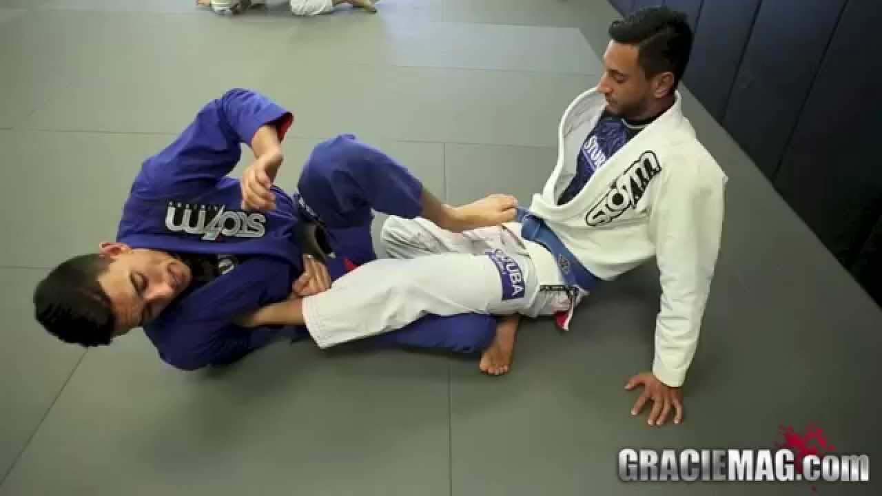 Fom GM #219: Edwin Najmi teaches a foot lock from the half guard