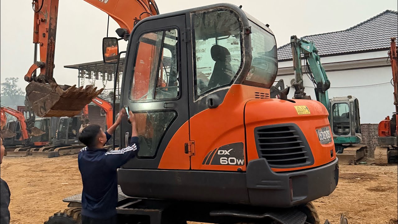 🔥 Продается: колесный экскаватор Doosan DX60W 2012 года выпуска – в отличном состоянии. Машина на...