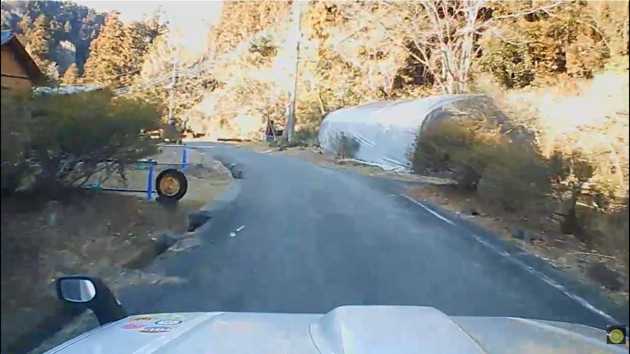 258.川沿い～県道～山道～よく見ると俺の車の前を小鳥が低空で先導～笑～スーパーの帰り笑～。群馬帝国の日常劇場。中華激安ドラレコ。たまに米軍ラジオON。群馬の車窓から