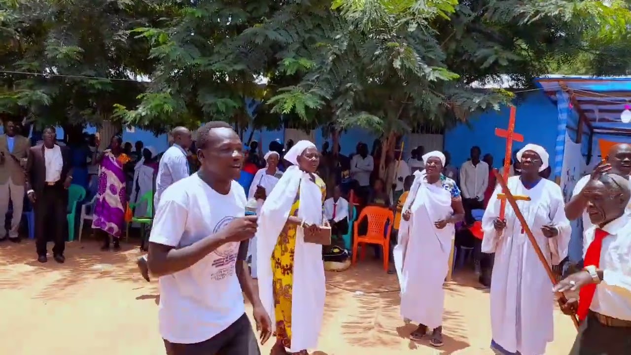 Peter Gatlat Muon and His beloved brother sung a powerful song in Jebjebe Church Gambella..