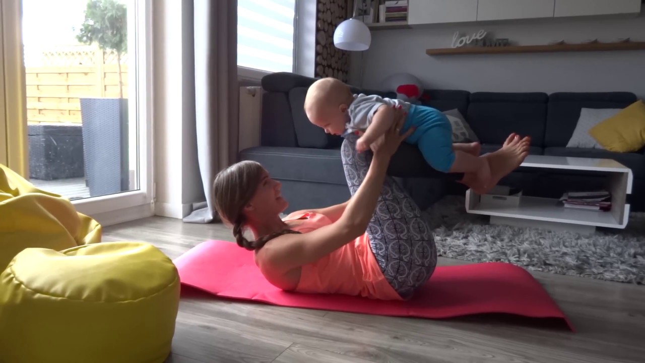 MAMA & BABY Workout. Ćwiczenia z dzieckiem. Mama trenuje, bobas ma zabawę.