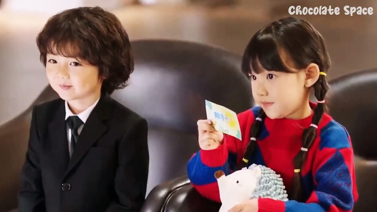 🥰🥰Cute baby brought his little girl friend home?!