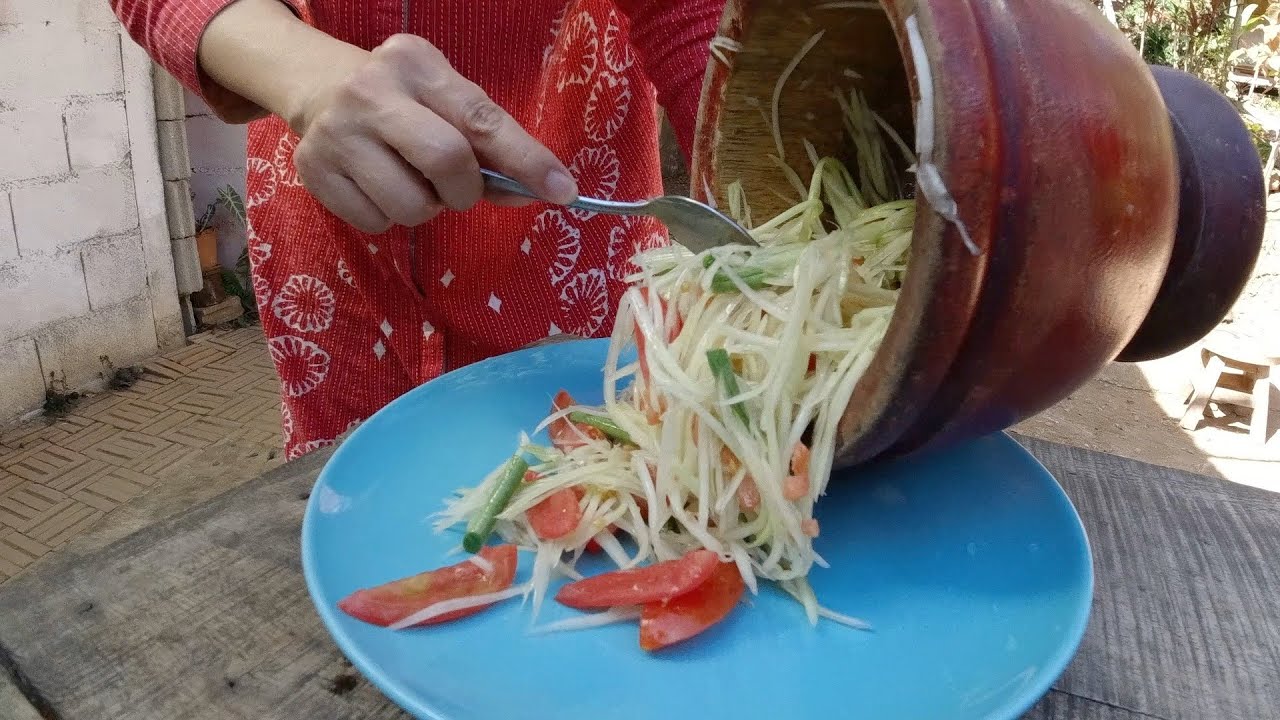 【タイVLOG】本場のタイ料理 パパイヤサラダ（ソムタム）の作り方