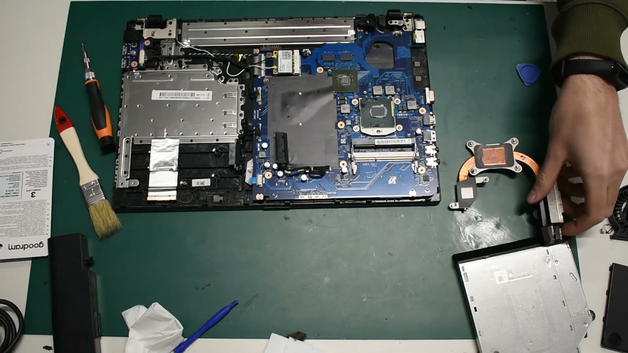 Konserwacja laptopa, wymiana dysku HDD na SSD.