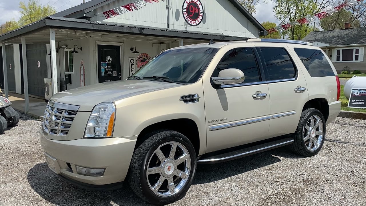 IMG 3996    2011 Cadillac Escalade Luxury AWD