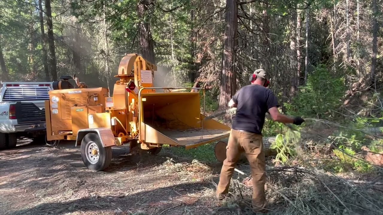 2003 Brush Bandit 150XP  Disc Chipper demo 1