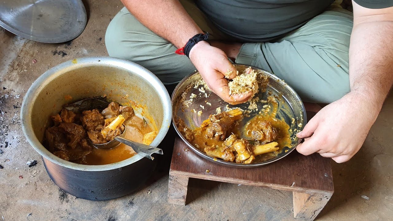 CHAMPA AUNTY Ki CHULHE Wali MUTTON CURRY | Village Mutton Curry Recipe