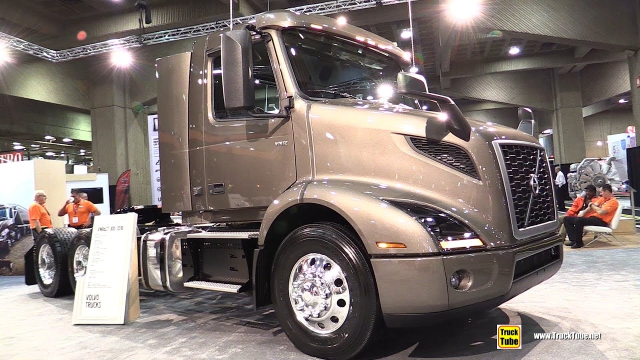2018 Volvo VNR62T 300 Truck with D11 425hp Engine - Walkaround - 2017 Expocam Montreal