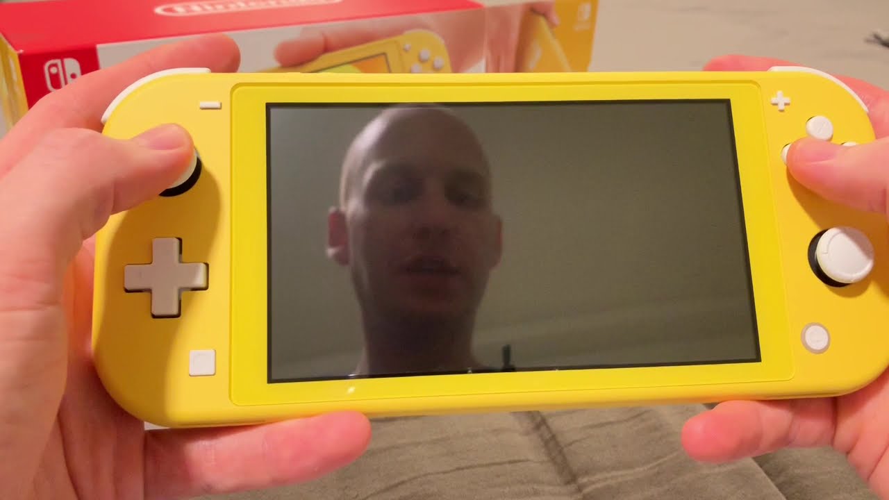 Распаковка желтой Nintendo Switch Lite