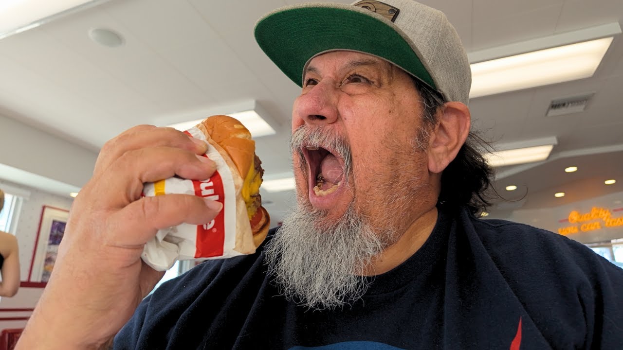 Why Is This Burger So Popular?!