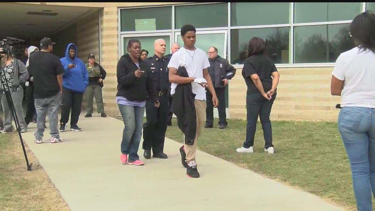 Fight cancels class at Youngstown East High School