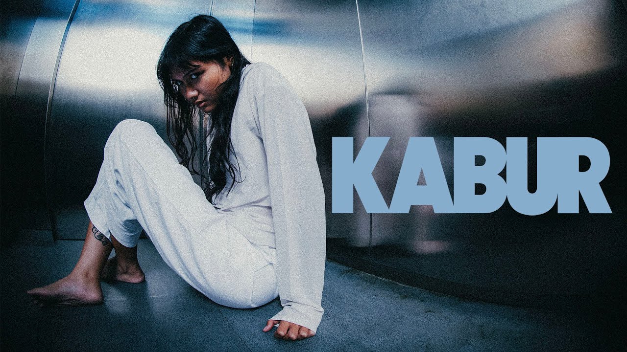 KELOMPOK PENERBANG ROKET - KABUR [OFFICIAL MUSIC VIDEO]