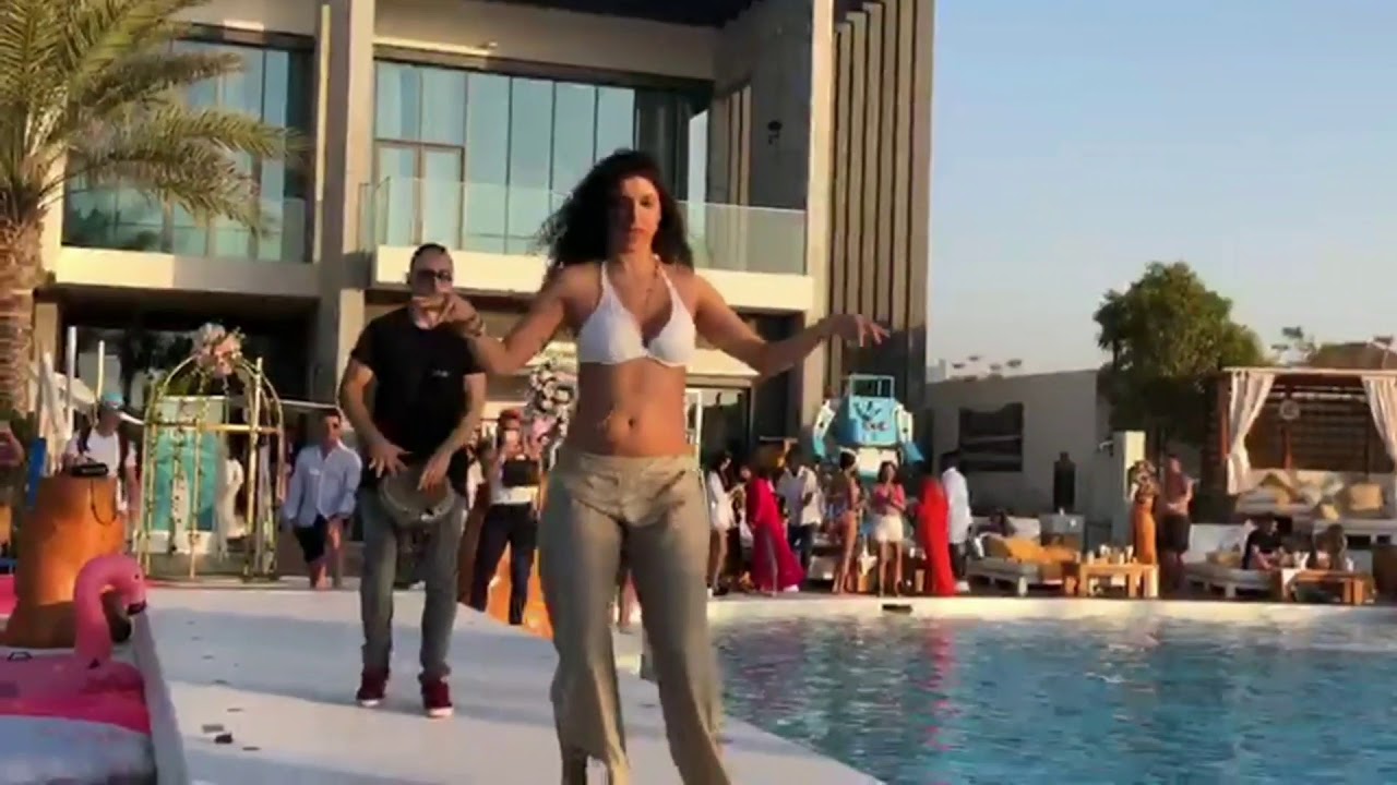 Belly dance Dubai - Nikki Beach Club Dubai #dubai #nikkibeach #WalterScalzone #tabla #tablasolo