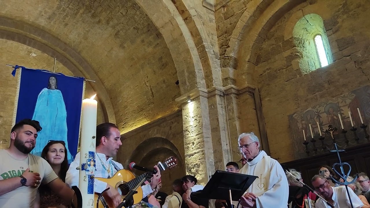 Pèlerinage des gitans 24 mai 2023 cantique Santa Sara le voyage enchanté et Sainte Sara ( F. Marcou)