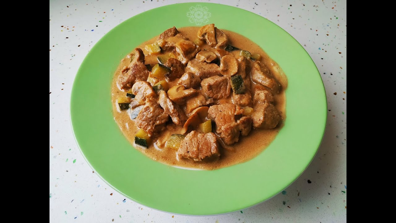 Cerdo con salsa de vermut rojo / Pork with red vermouth sauce
