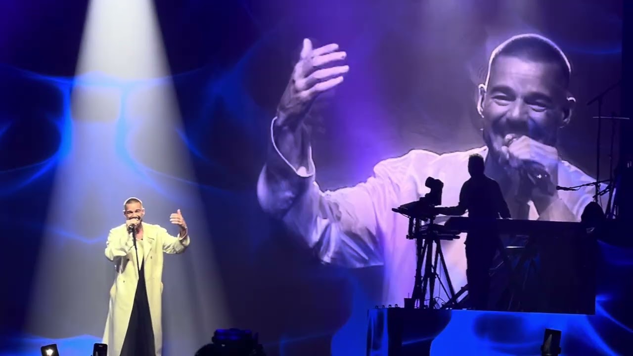RICKY MARTIN - Vuelve & Guitar solo (Bratislava 21.12.2025)