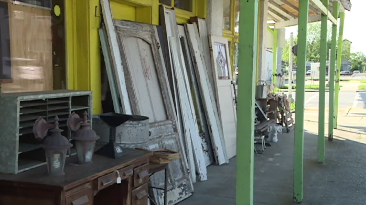 Flea market owners in Billings, Mo., in the middle of an antiquing controversy