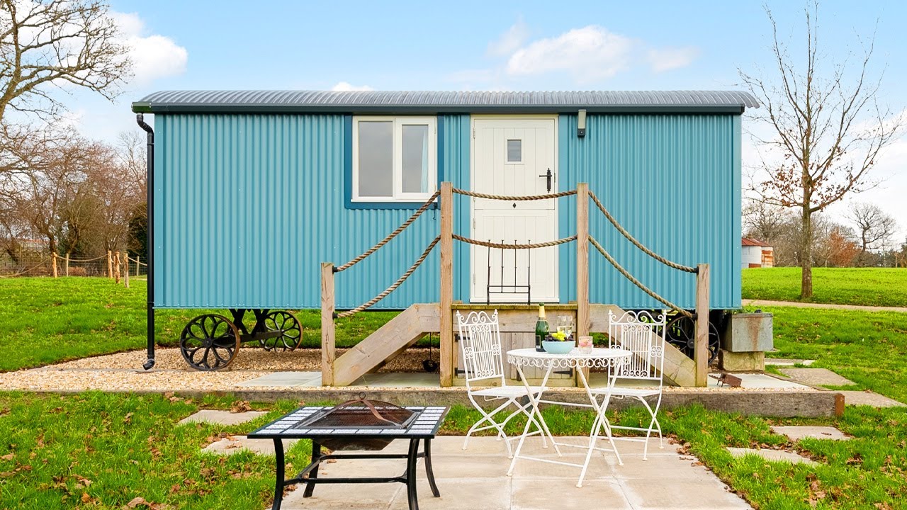 Handmade Shepherd's Hut With Beautiful Views Countryside | Living Design Tiny House