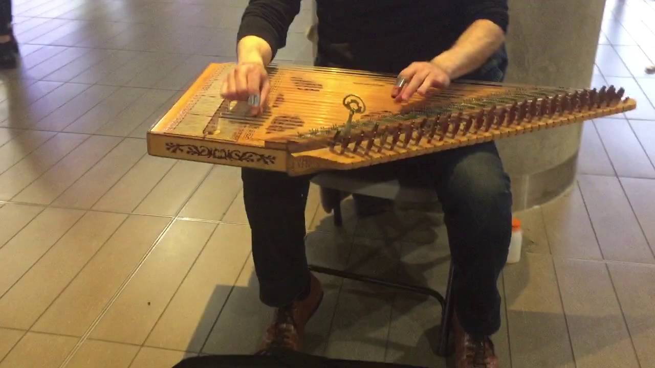 Turkish musician playing Chinese song