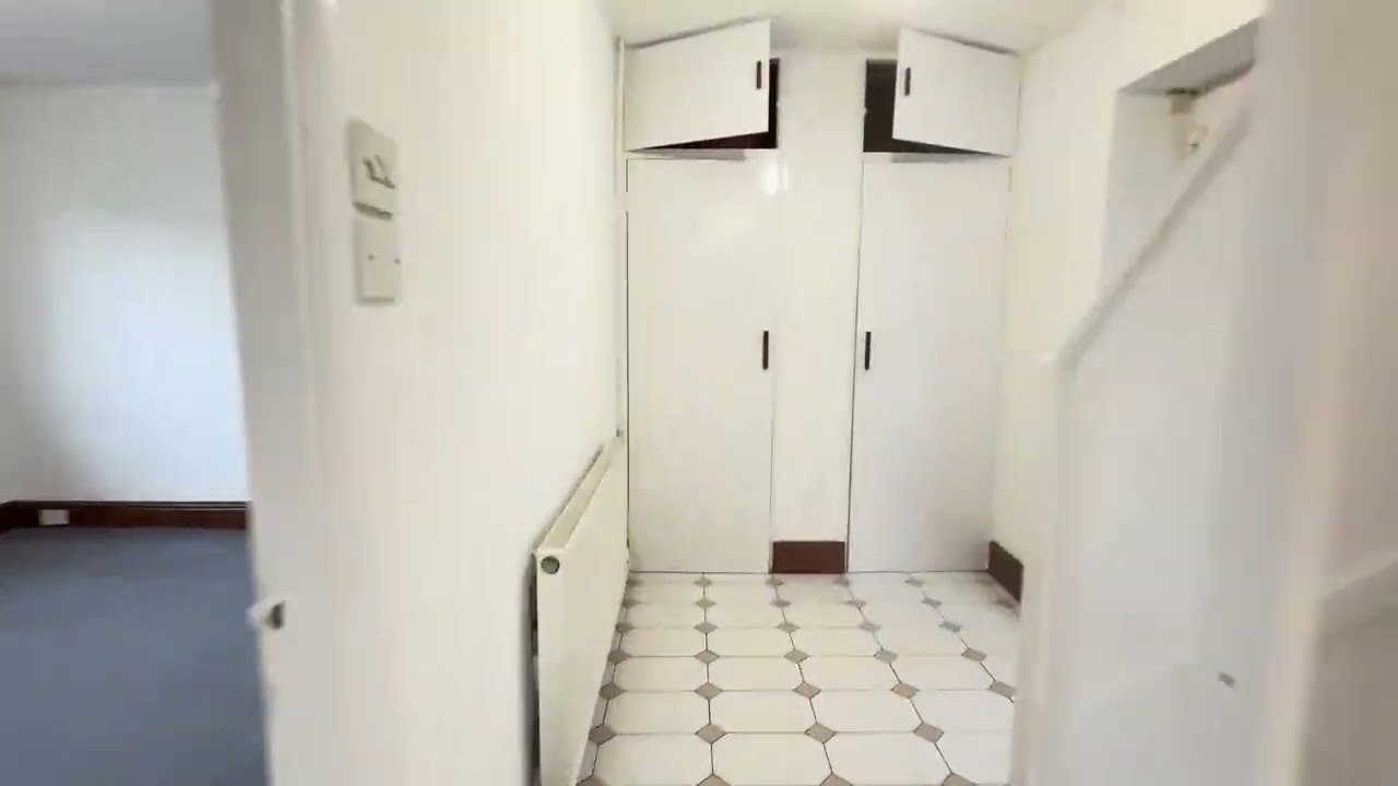 OAKLEY ROAD - THREE BEDROOM HOUSE