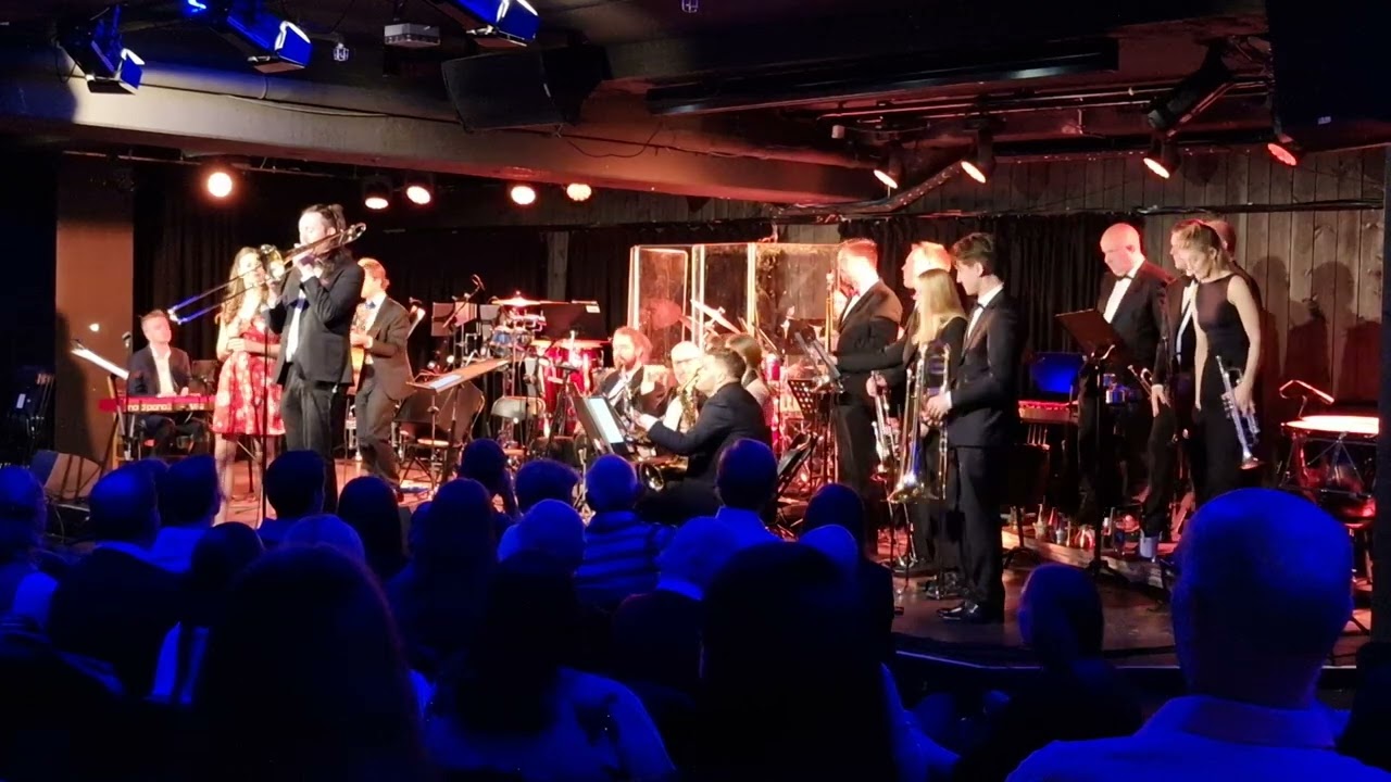 Birkelunden Big Band - Jeg så mamma kysse nissen 2025