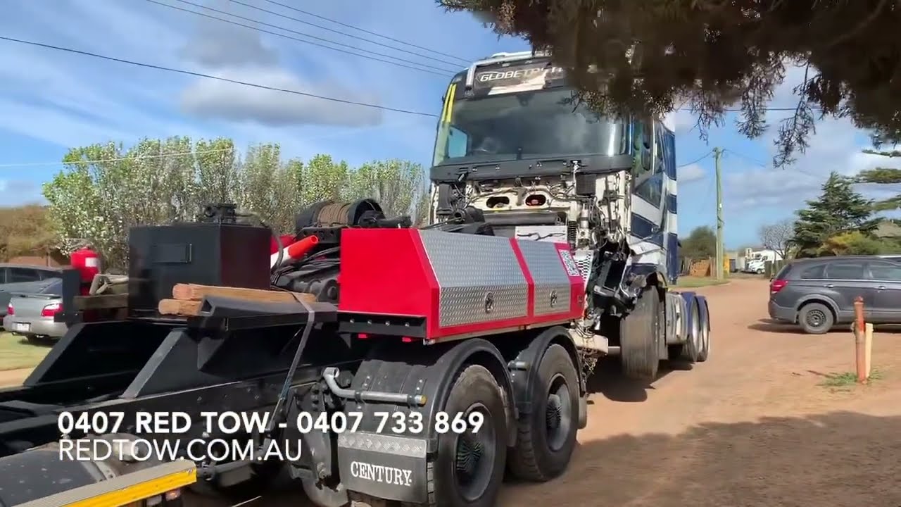 Werribee to Campbellfield, hopefully this Globetrotter gets a new life. Red Tow 