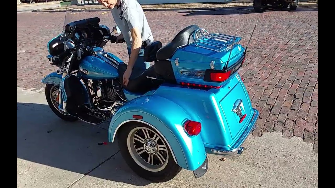 #2296 2011 H-D FLHTCUTG