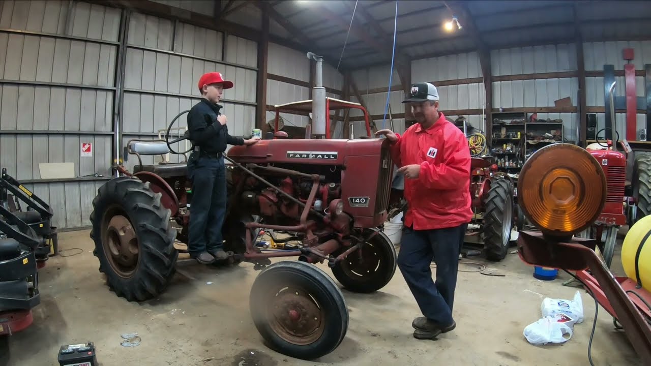 The 1967 Farmall 140 walkaround