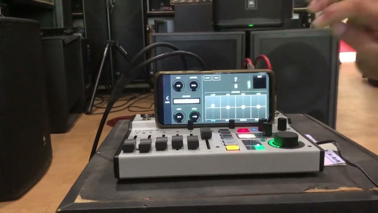 TEST MIXER BEHRINGER FLOW 8