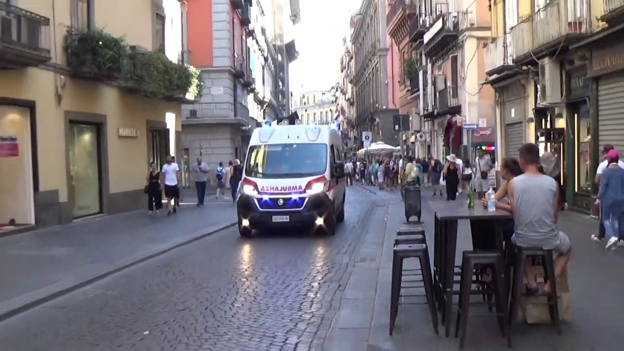 NEW - YELP -WAIL . Ambulanza Croce Rossa Napoli in sirena