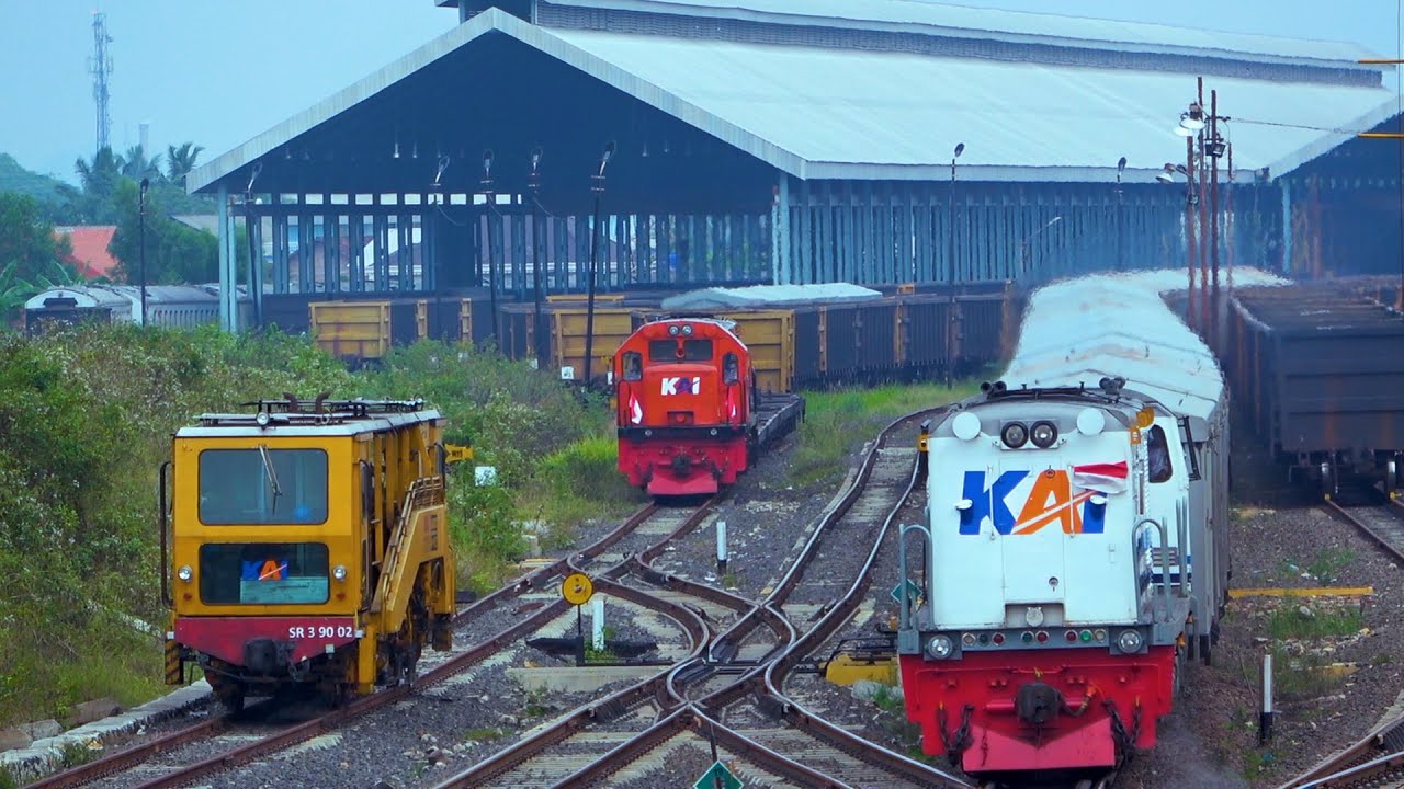 Langsir Kereta Api Di Stasiun Rejosari Seru Banget.