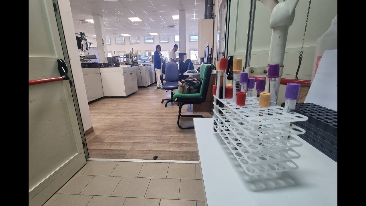 OSPEDALE SAN MARTINO, UN VIAGGIO NEL LABORATORIO ANALISI: 
