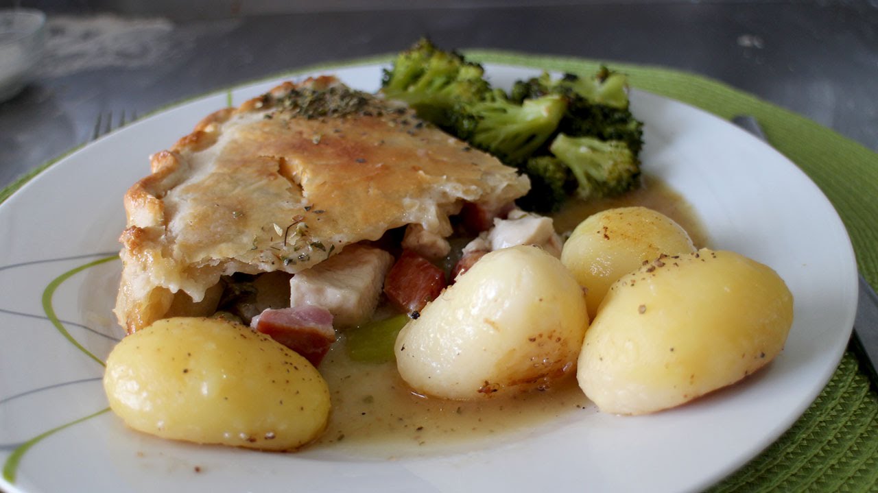 Chicken, Leek and  Bacon Pie @Chicken Recipes @Pie Recipes