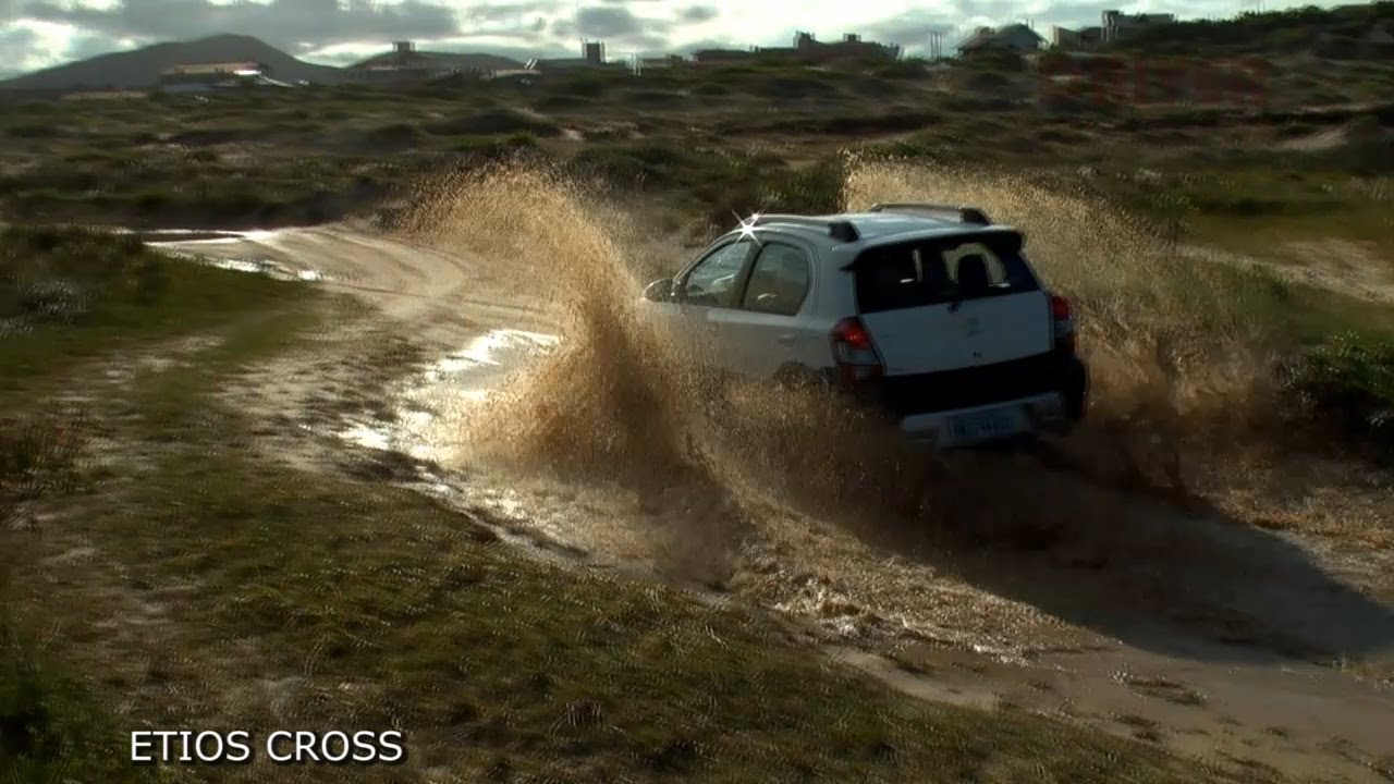 Test Drive Etios Cross ǀ DRIVER