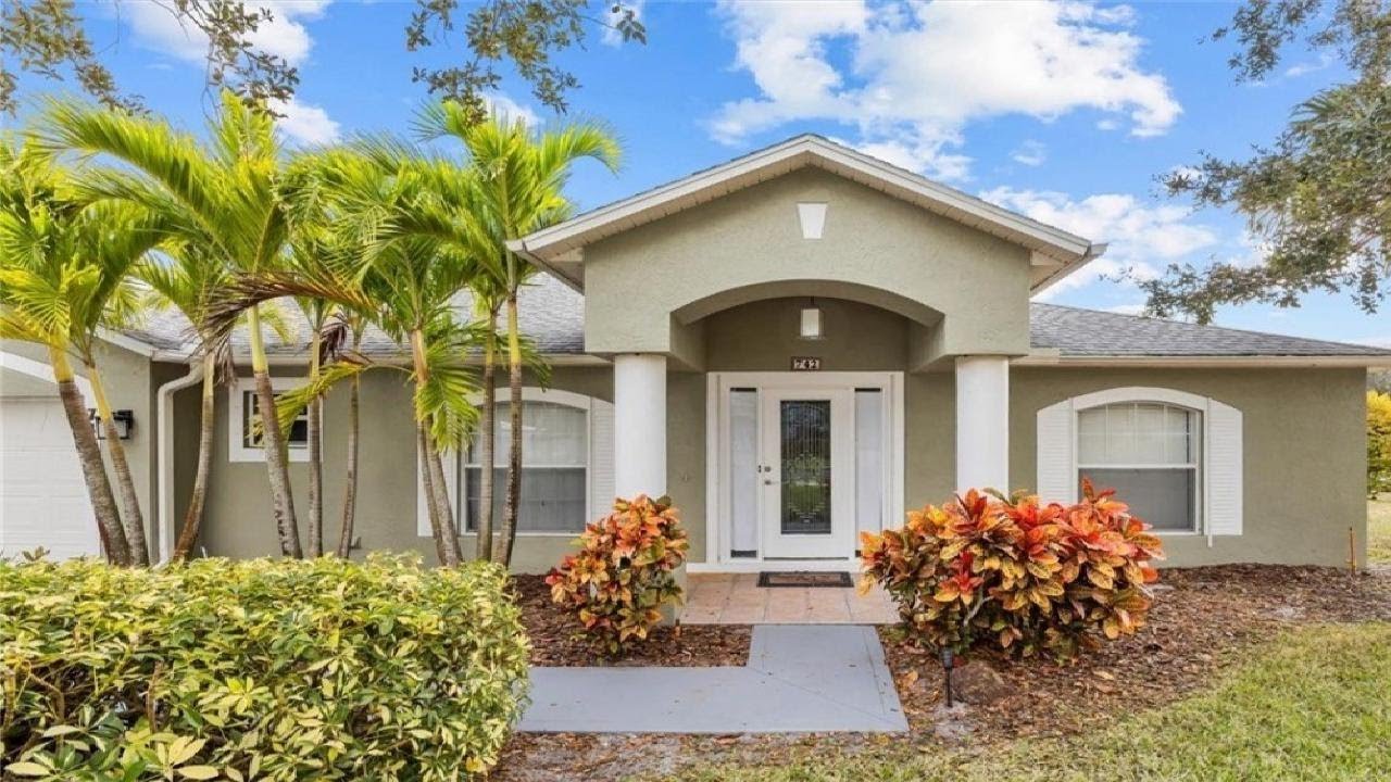 742 46th Square, Vero Beach, FL Presented by Robin Burgarella.