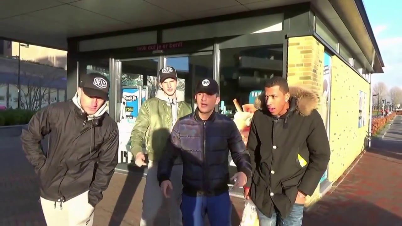 RENNEN DOOR VOETBALWESTRIJDEN! - Armoowasright Fan