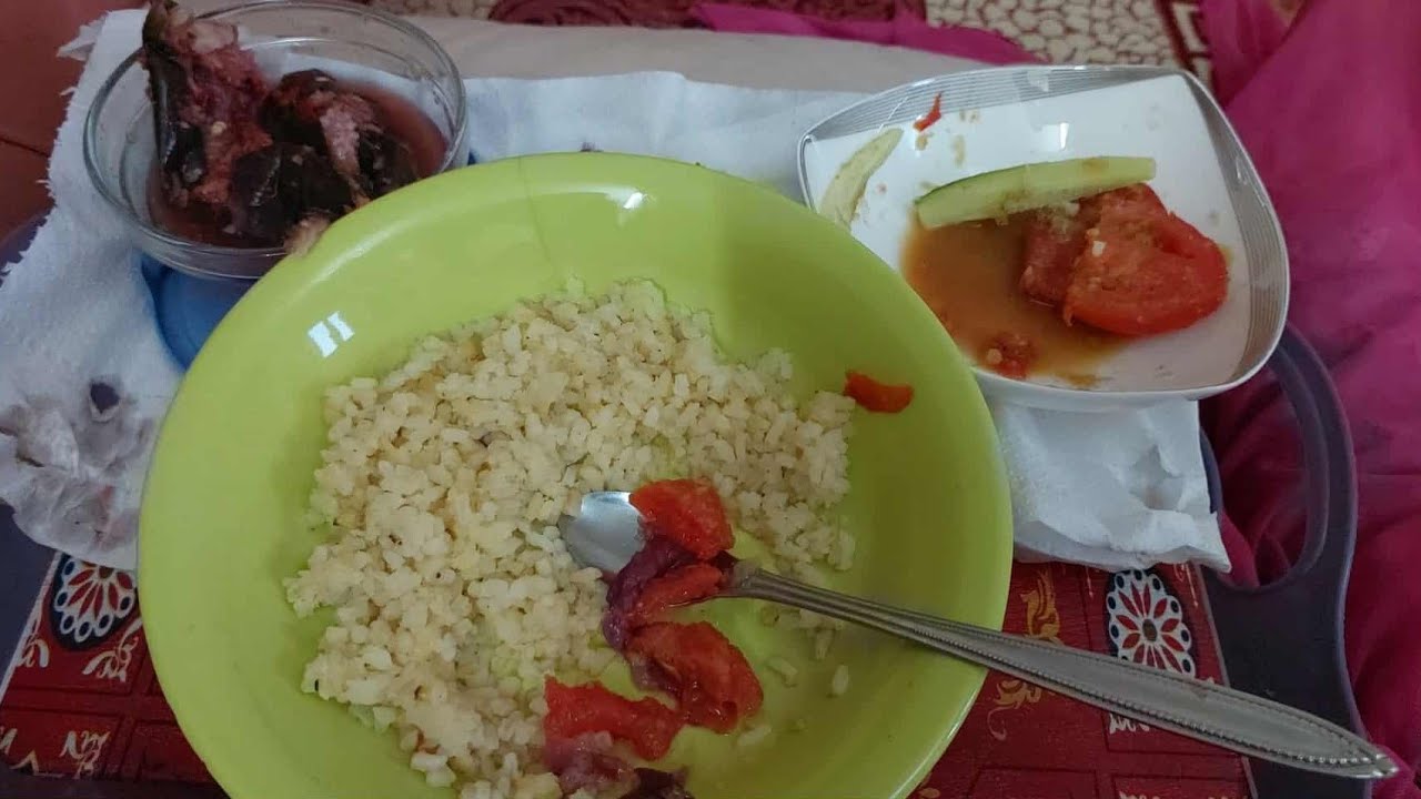 كشرى اصفر  اسكندراني مصرى  طماطم 🍅 بالخلطة وبتنجان حامى 