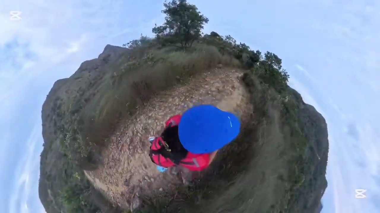 trail going to Pyramid Hill