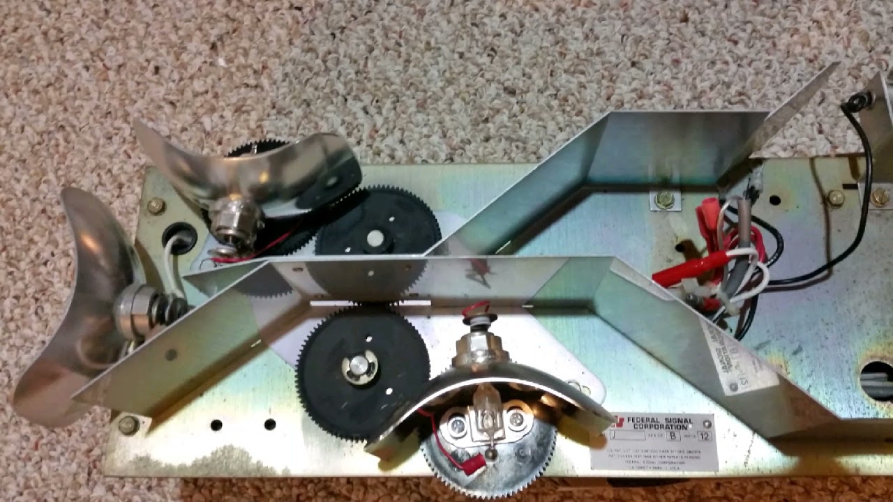 Jetsonic (jetstream) lightbar with domes removed. Chain driven multifunction Federal Signal light