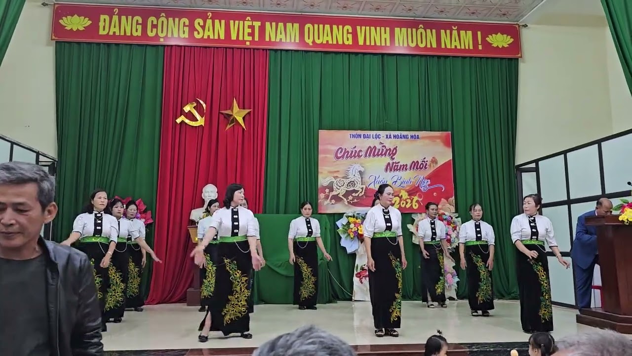 Bài múa: Thơ tình của núi - CLB liên thế hệ Đại Lộc