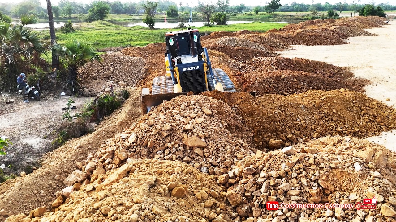 High Powered Shantui Bulldozer Pushing Soil  Fast & Precise Land Leveling Technology
