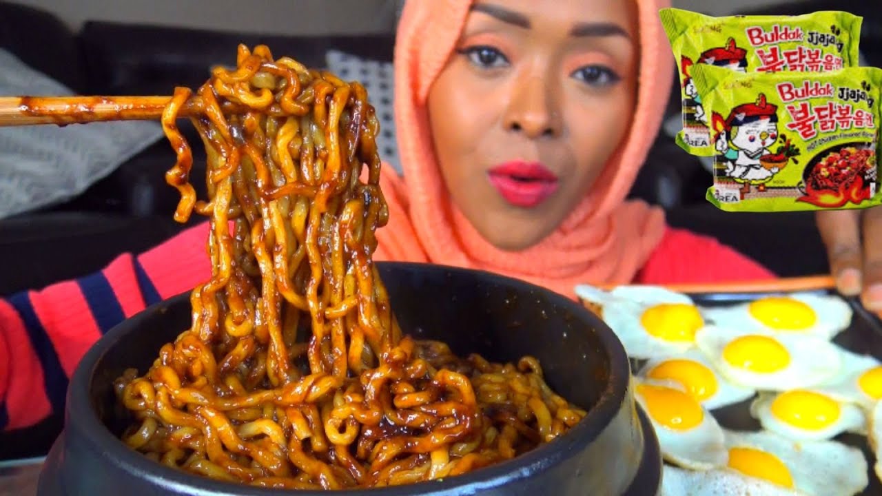 ASMR * Samyang Jjajang Hot Chicken Noodles * Quail Eggs  آصوات الآكل* الاندومي الكوري الاسود الحار
