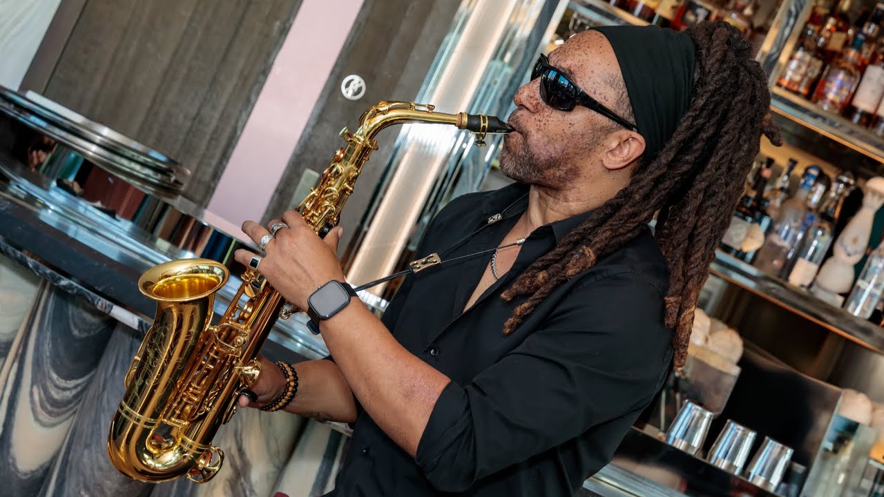 LIVE SAX