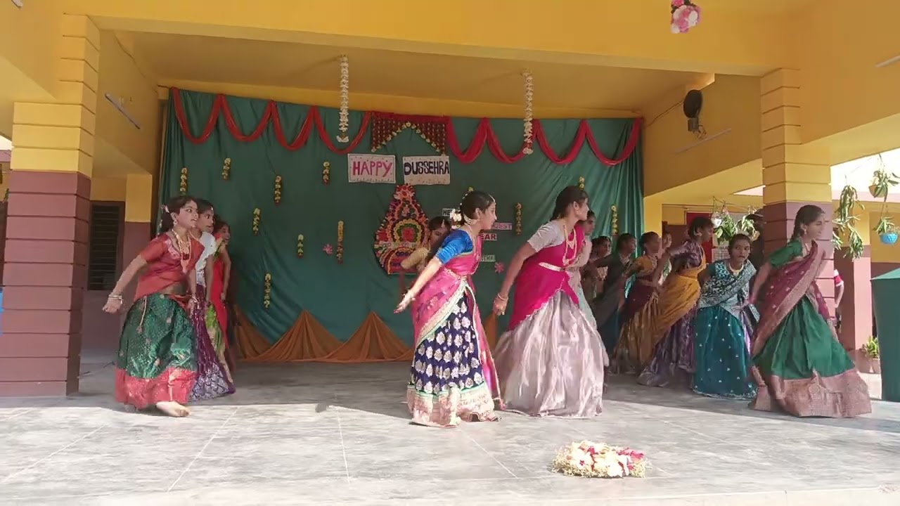 బతుకమ్మ సంబరాలు నిర్మల హై స్కూల్  విద్యార్థు ల నృత్యం like and subscribe 