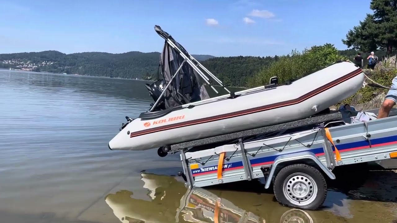 Ponton Kolibri KM-330, transport przyczepa towarowa Niewiad&oacute;w BEG7527U,  samodzielne wodowanie.