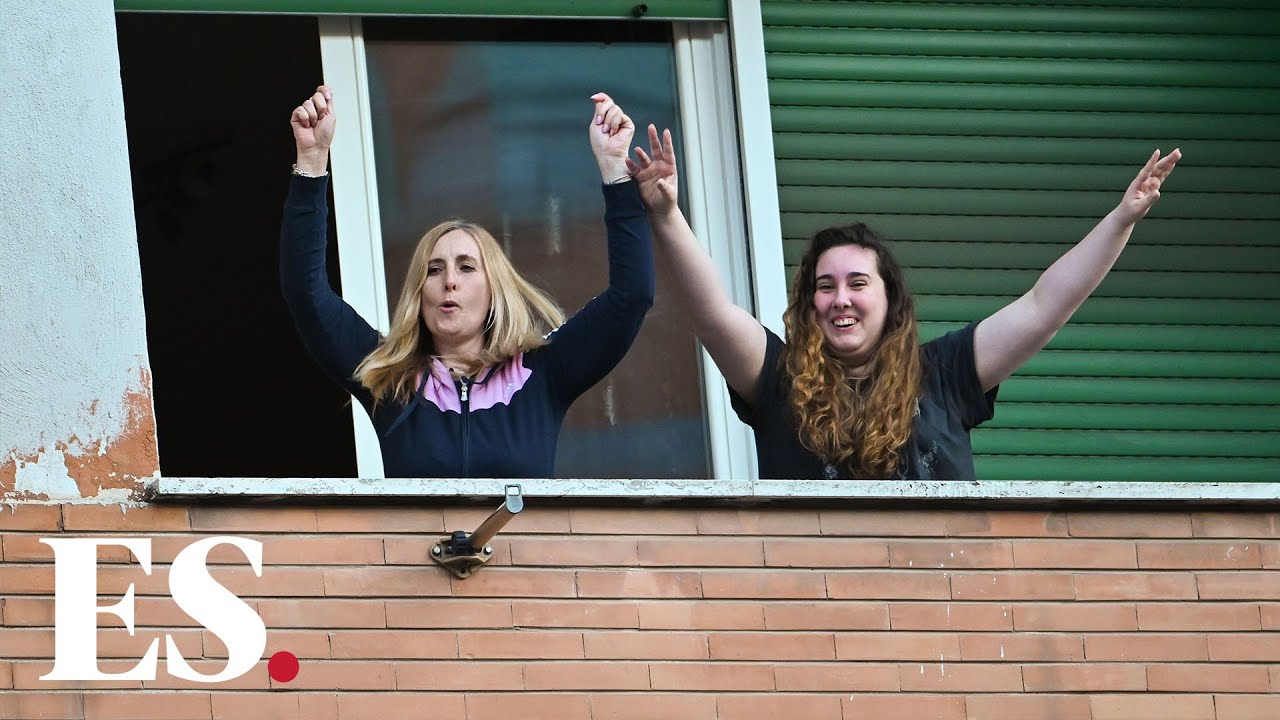 Coronavirus: Cities sing in solidarity amid virus lockdown