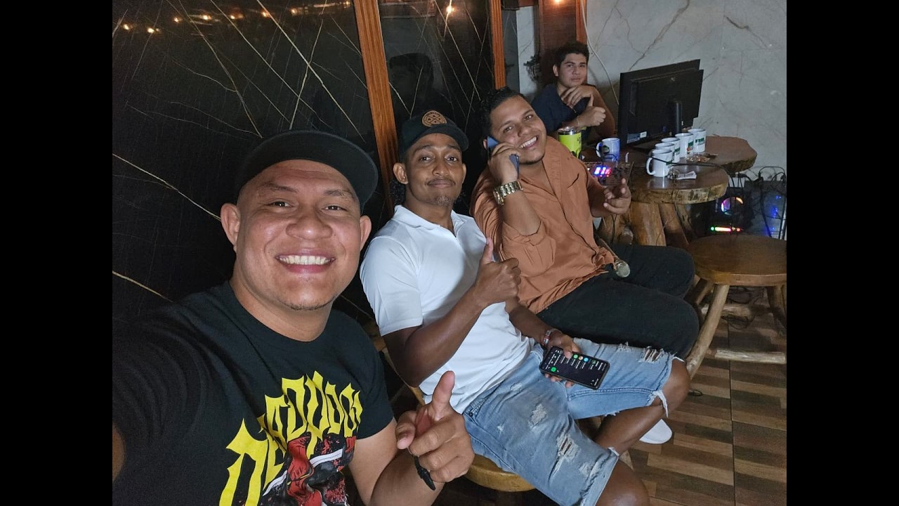 nuestro primer show en vivo/ El Tiki Tiki