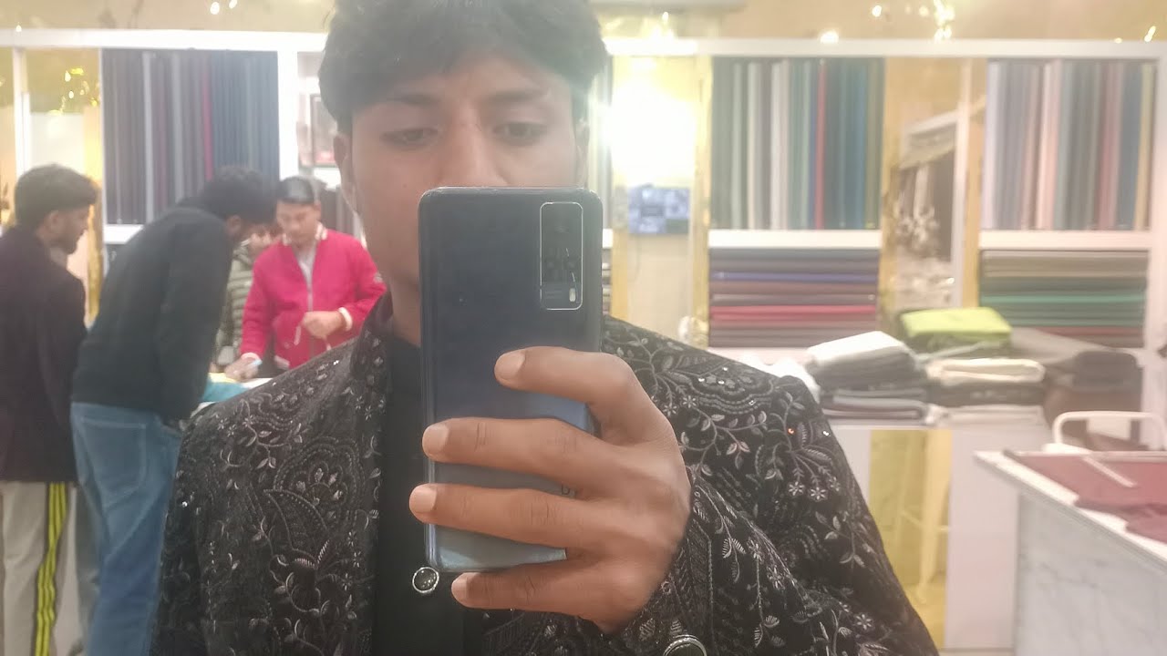 Shadi ki liye mere kapde final kar diye😊#chikayadavvlog #familyvlog 